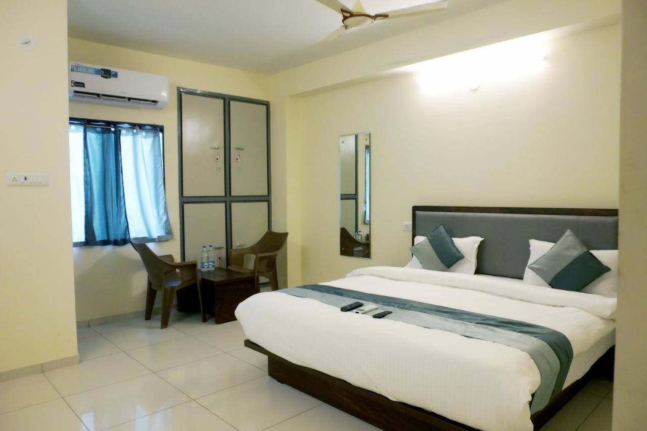 Hotel Nova Sk Раджкот Экстерьер фото